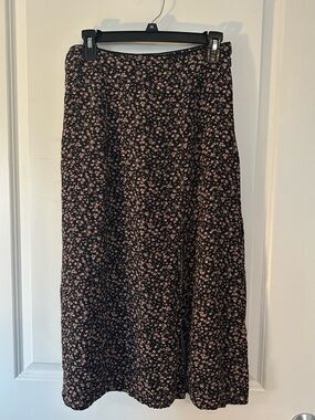 Arizona Jean Company Juniors Black Midi Skirt with Pink Floral Print Size Medium